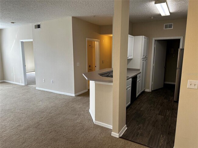 Foto del edificio - 5560 Metrowest Blvd