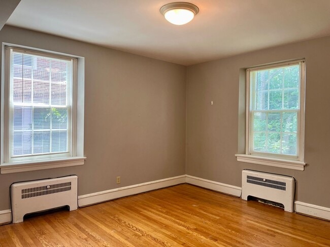 Building Photo - 711 N Broom St