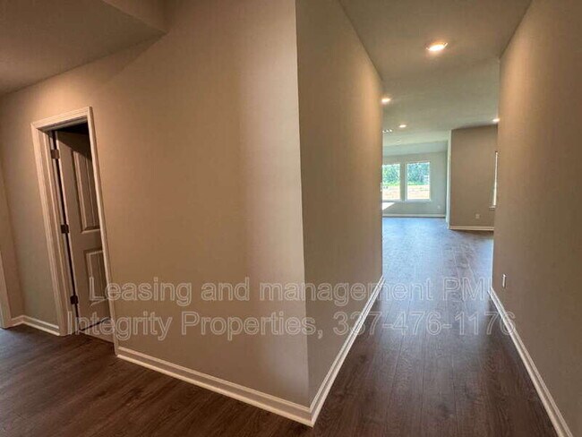 Building Photo - 226 Oak Heights