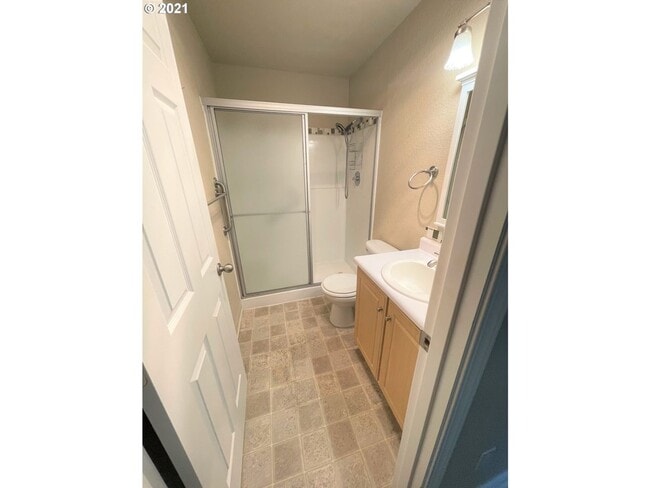 Building Photo - 2 Bedroom 2 Bathroom Ground Floor Condo in Murrayhill