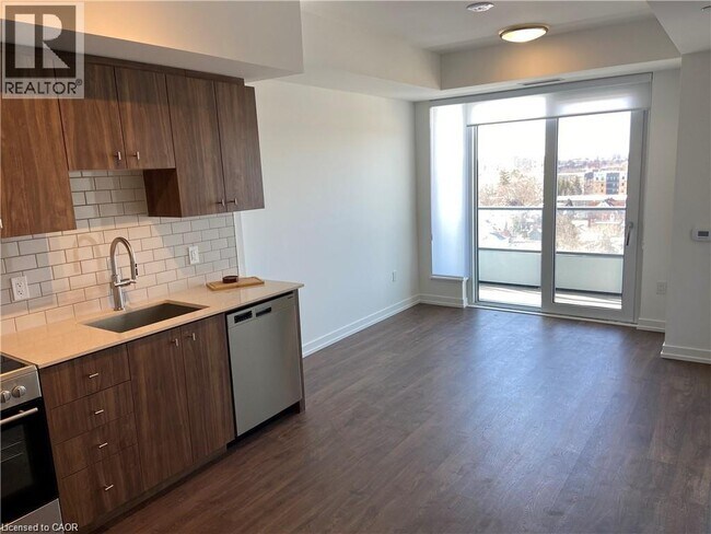 Photo du bâtiment - 5 Wellington St S