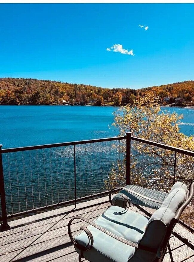 Foto del edificio - 44 W Shore Rd