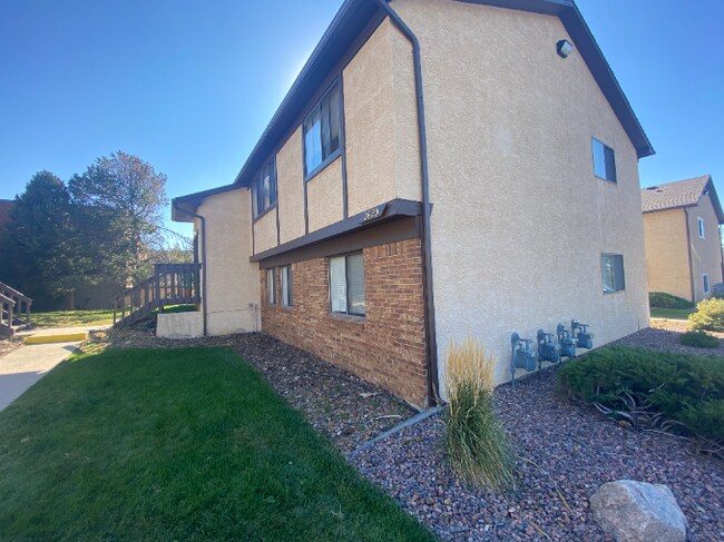 Foto del edificio - Cozy Condo Available NOW!