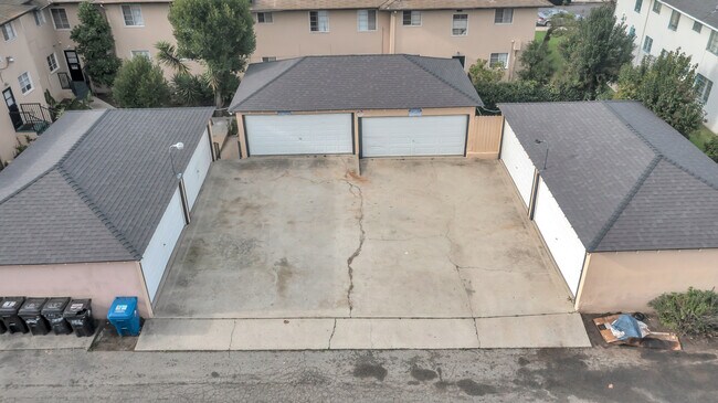 Garages - 4080 /4086 Abourne Rd / 4121 Santo Tomas
