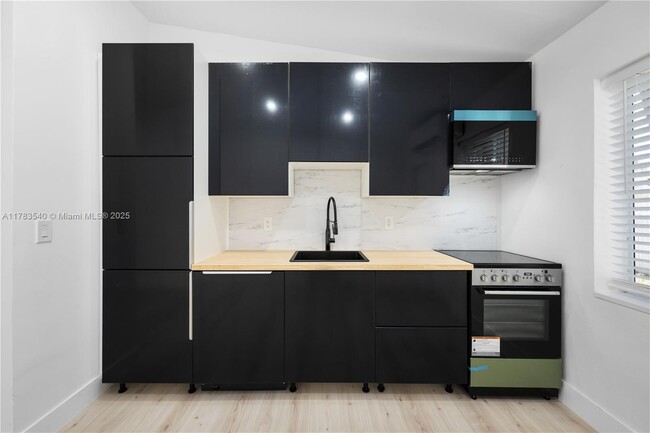 Foto del edificio - 16204 NE 18th Ct