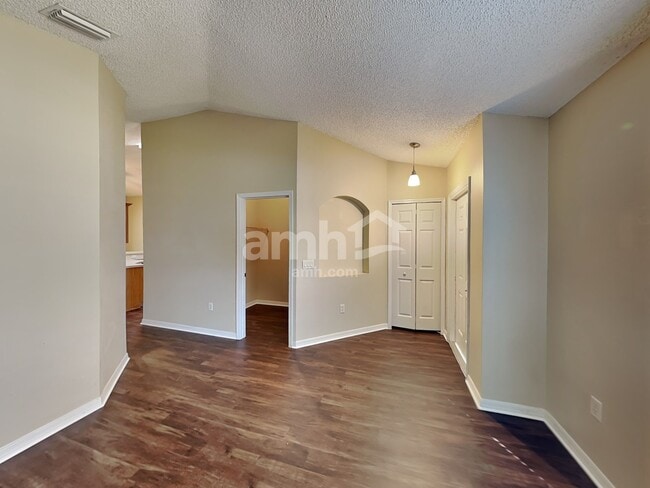 Building Photo - 635 Sedgewood Cir