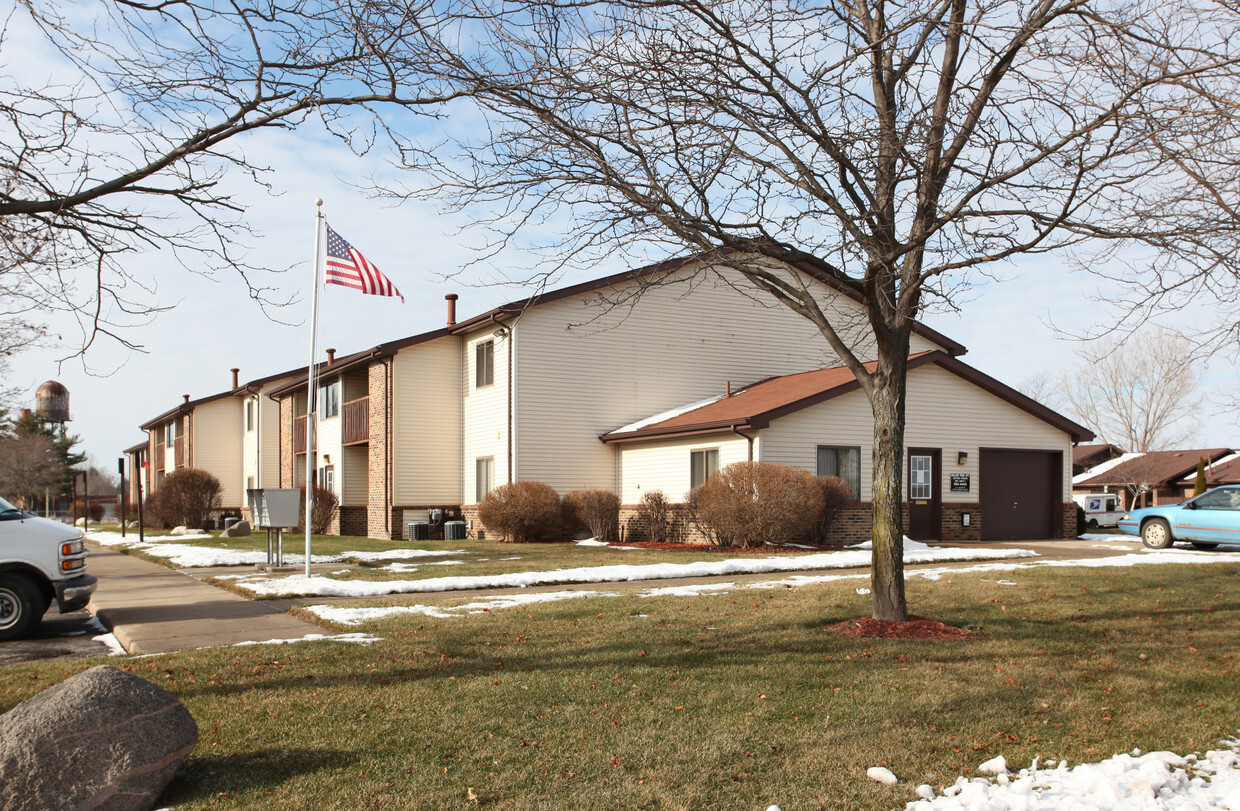 Primary Photo - Willow Tree Apartments