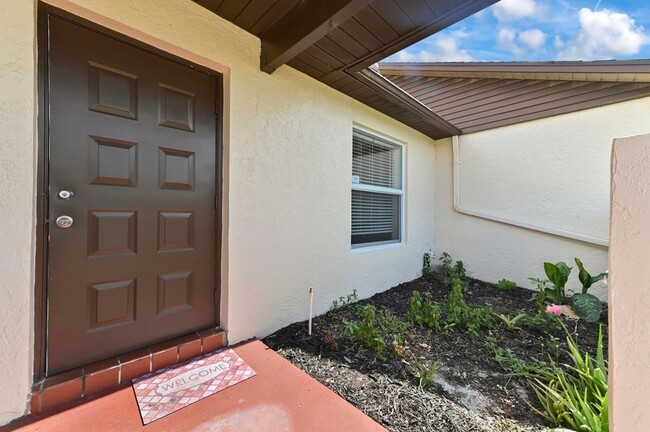Building Photo - 8495 Lakepoint Ct