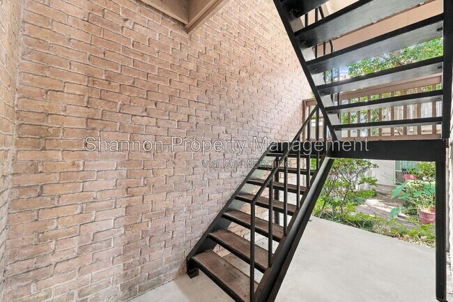 Foto del edificio - 2100 Tanglewilde St