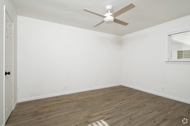 1BR, 1BA _ 724SF - Gardens at Anderson Square