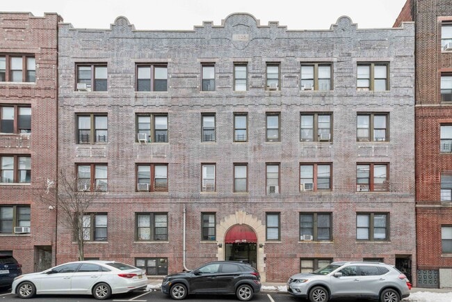 Building Photo - 529 34th St