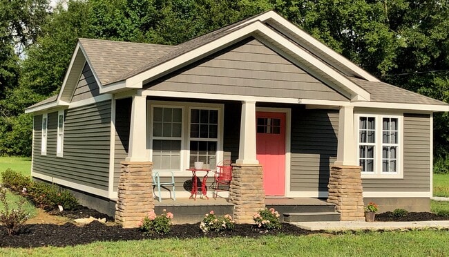 Building Photo - 140 Villa Ln