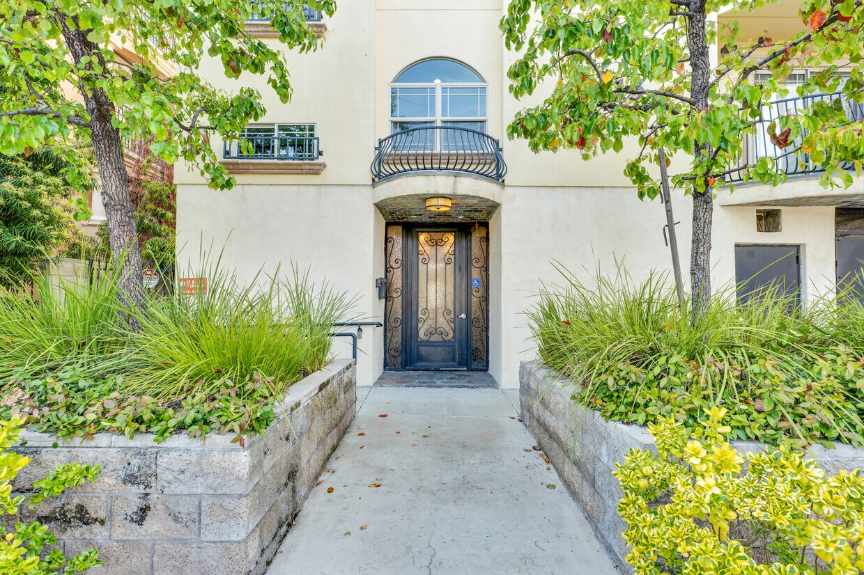 5315 Bellingham Ave Unit 204, Valley Village, CA 91607 Condo for Rent