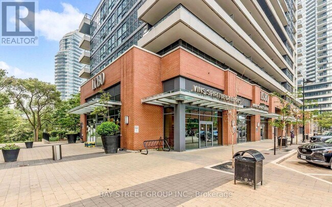 Photo du bâtiment - 2212 Lake Shore Blvd W