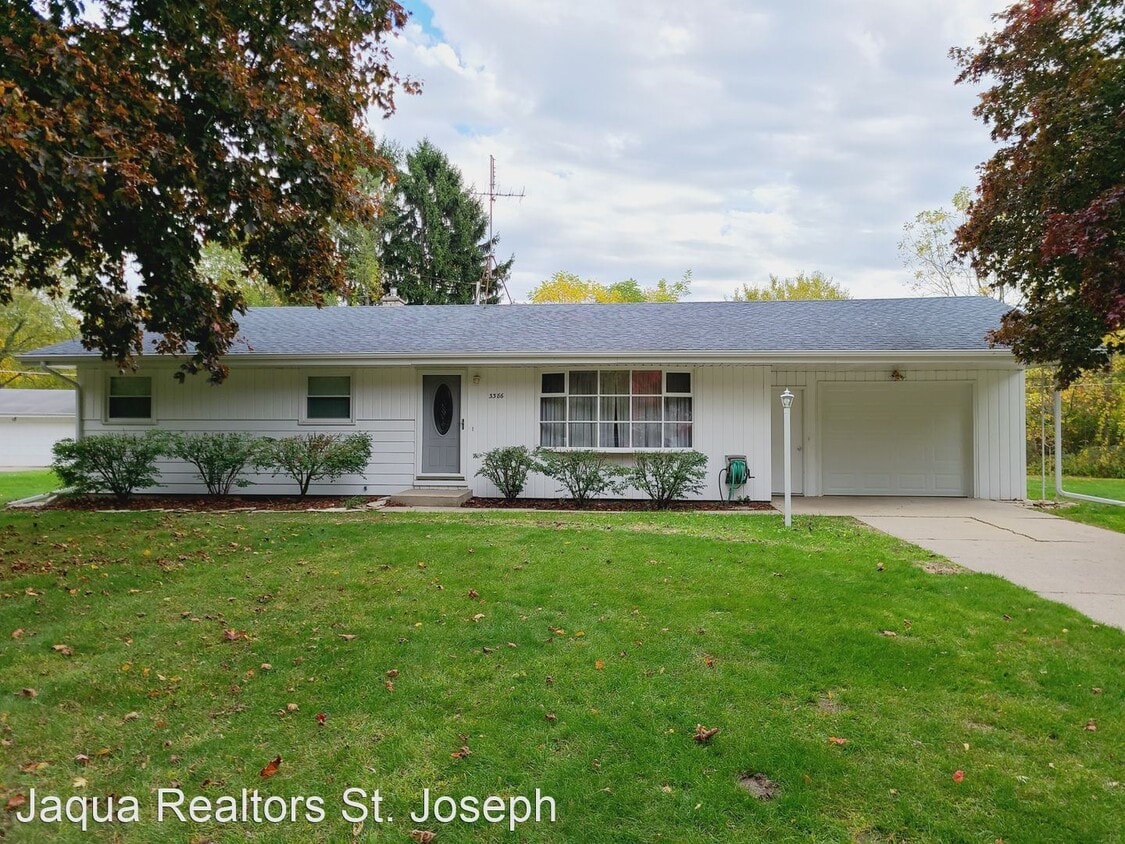 3 br, 1.5 bath House 3386 Circle Drive