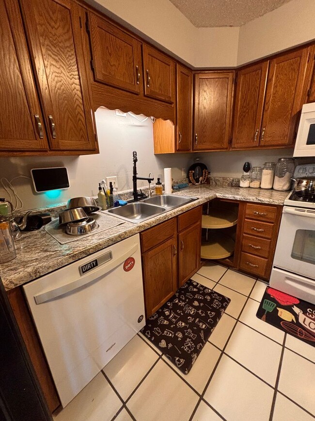 Building Photo - Italian Estates Property Management