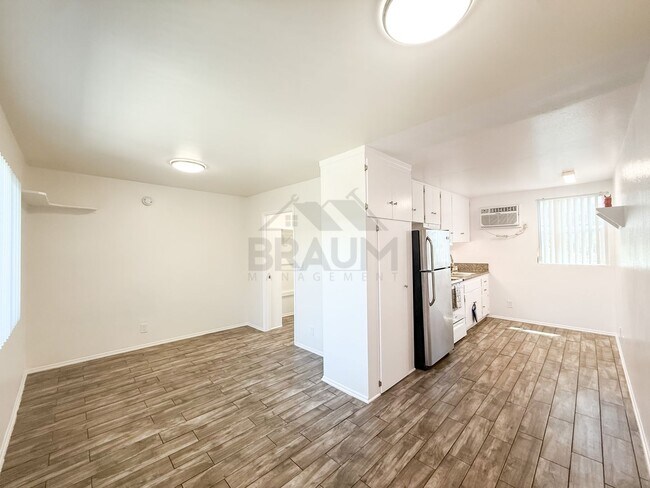 Building Photo - 15634 Leadwell St