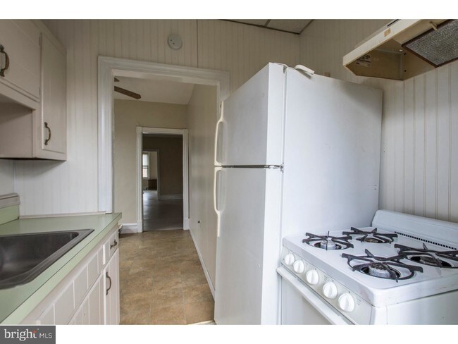 Building Photo - 354 River Dr