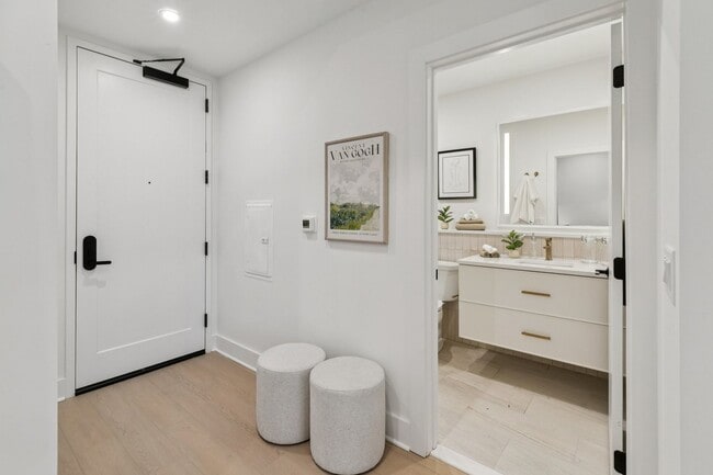 Interior Photo - 20 West