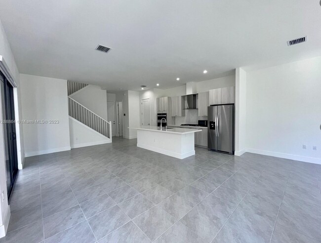 Building Photo - 4395 NW 80th Ct