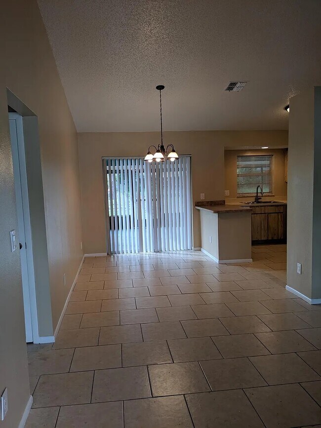 Foto del edificio - 3320 Barnsdale Dr