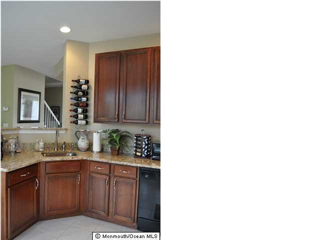 Building Photo - 208 Hidden Lake Dr