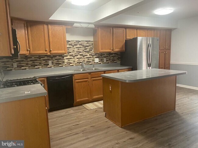 Foto del edificio - 1323 Lindsay Ln
