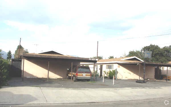 Building Photo - 11125-11131 1/2 Schmidt Rd