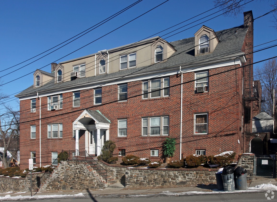 Primary Photo - 47 Oak St