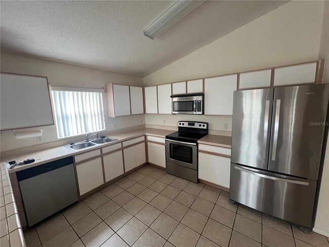Building Photo - 262 Julliard Blvd