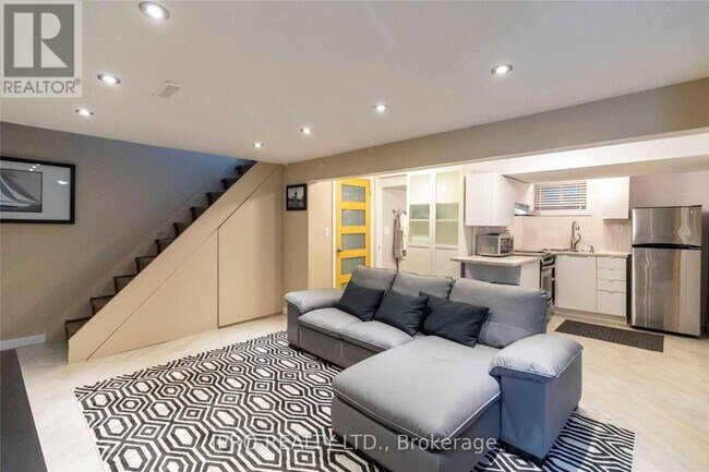 Photo du bâtiment - 730 Breezy Dr