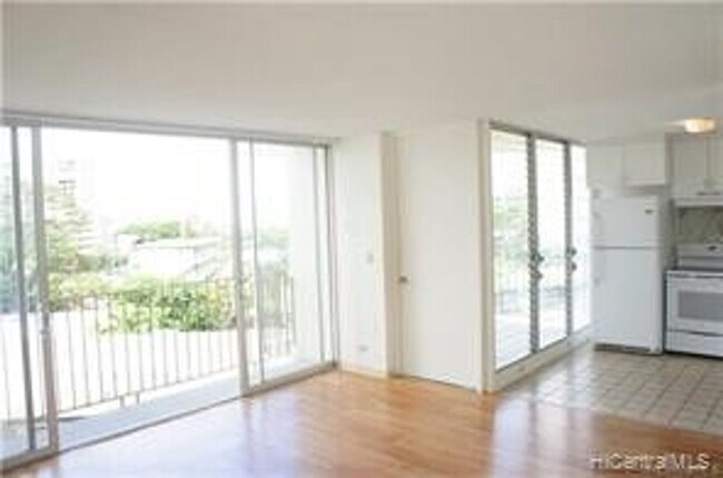 Foto del edificio - 2 Bdrm/1 Bath in Makiki - The Consulate