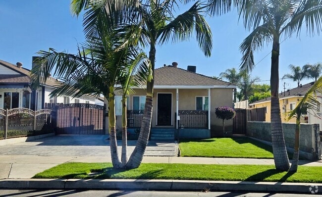 Building Photo - 8840 Amboy Ave