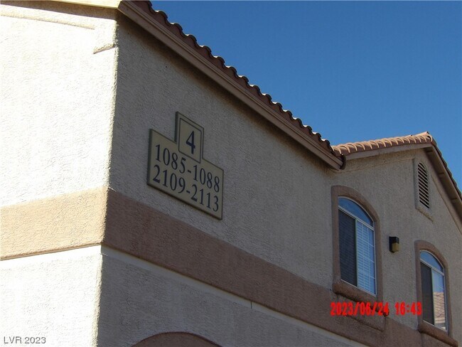 Building Photo - 1830 N Buffalo Dr