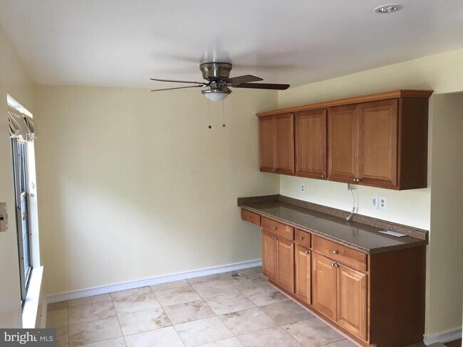 Building Photo - 18423 Honeylocust Cir