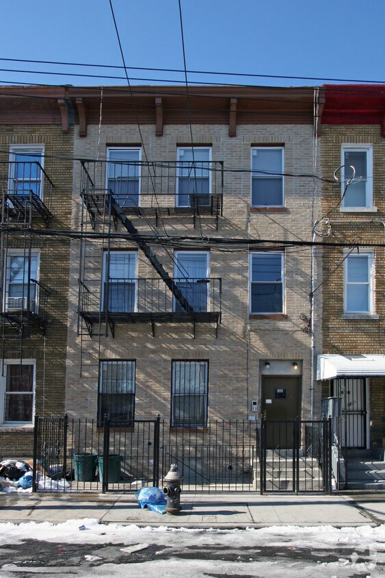 688 Cleveland St, Brooklyn, NY 11208 Apartments in Brooklyn, NY
