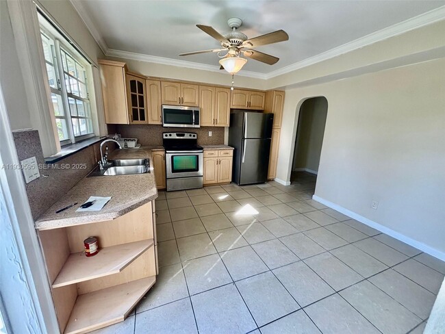 Building Photo - 724 Moffett St