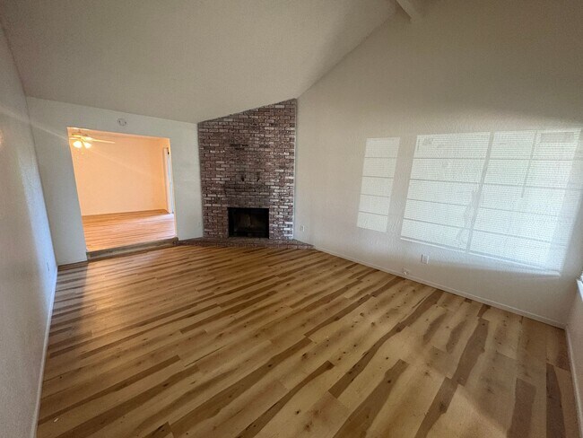 Foto del edificio - Charming 2-Bedroom, 2 Bath Home in Sacramento