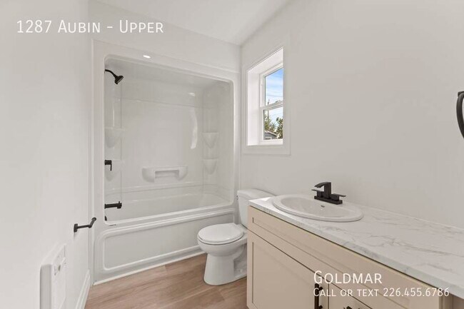 Photo du bâtiment - New Listing