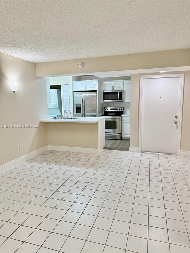 Foto del edificio - 905 NE 209th St