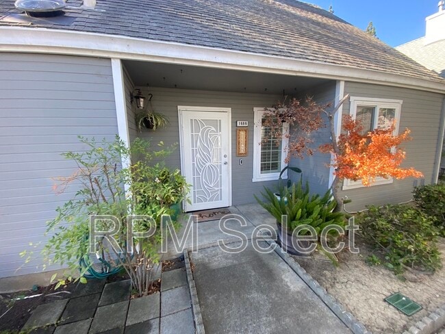 Building Photo - 1686 Somerset Pl