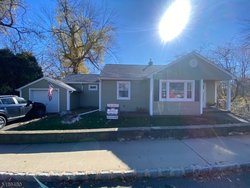 Primary Photo - 26 E New St