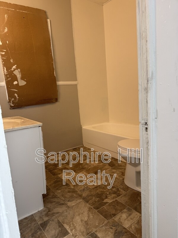 Foto del edificio - 2927 E 126th St