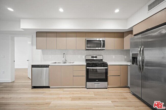 Foto del edificio - 10405 Louisiana Ave