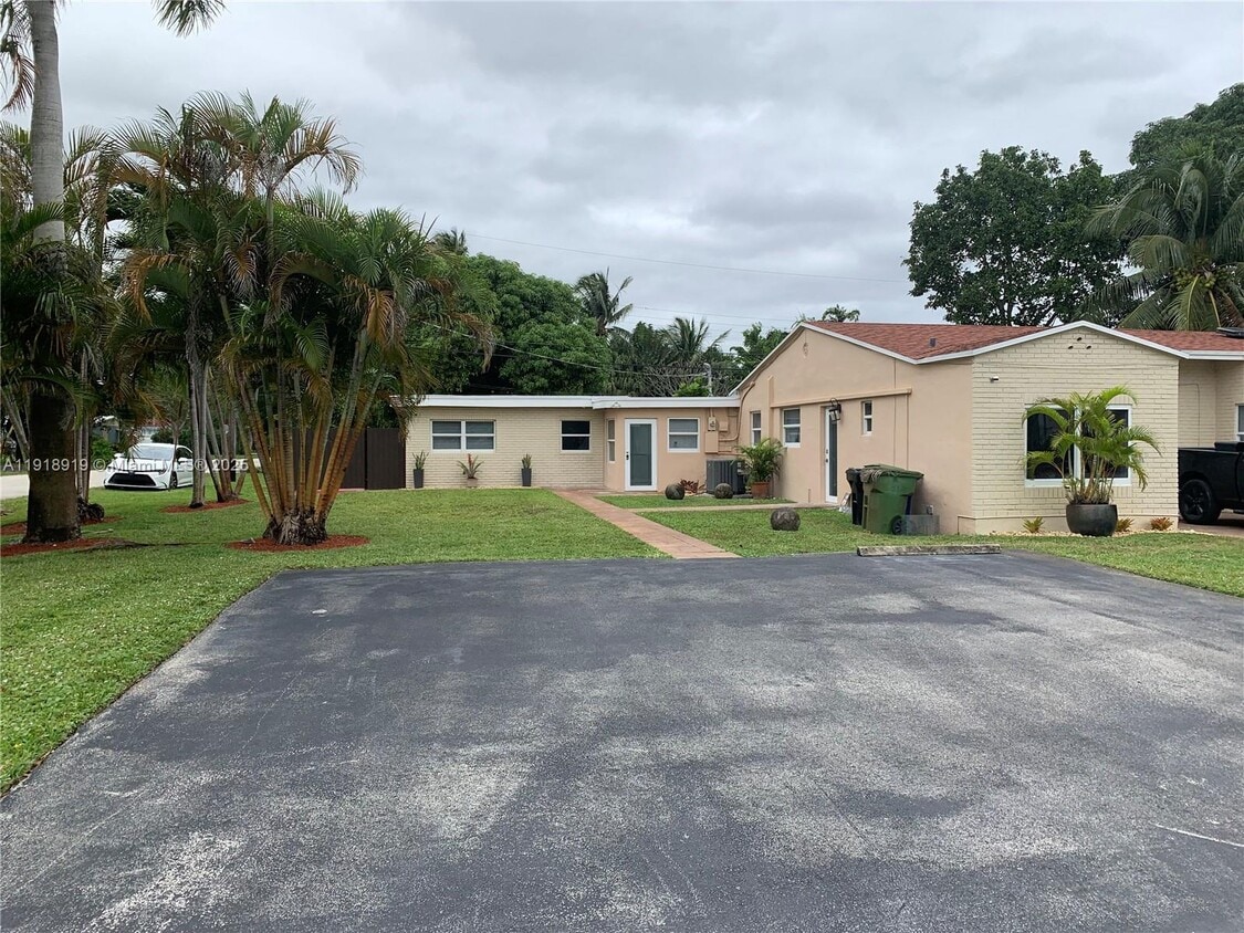 Foto principal - 707 NE 15th St