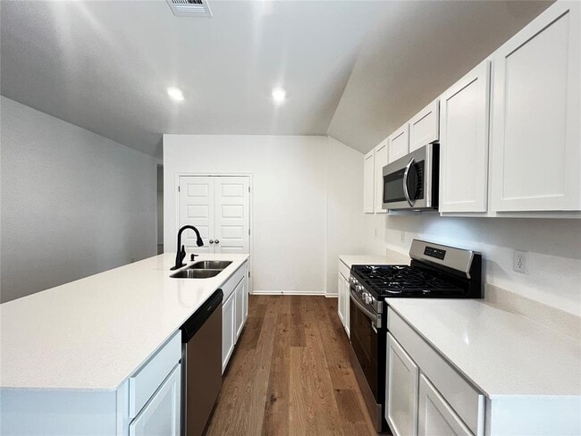 Foto del edificio - 3433 Little Creek Dr