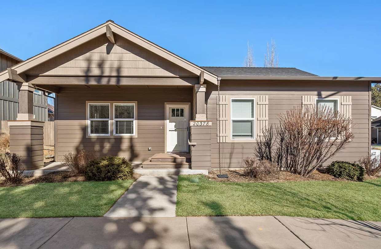 Foto principal - Updated single level 3 BR home in SE Bend ...