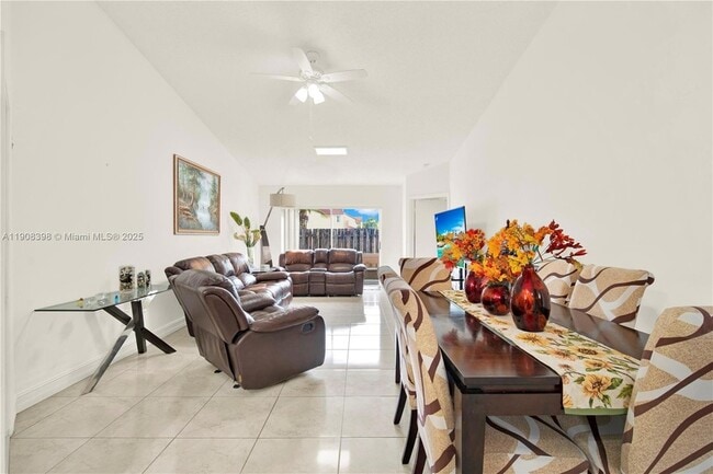 Foto del edificio - 11037 SW 152nd Ct