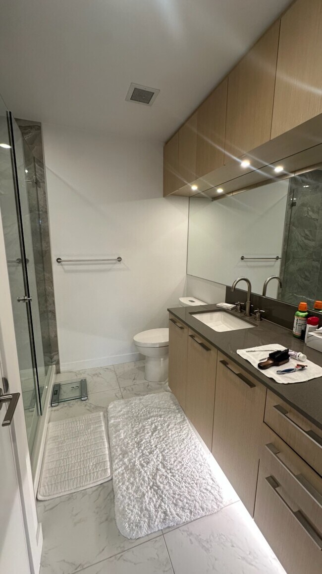 Photo du bâtiment - Stylish 1(+den) Bedroom, 2 Bathroom Apartment in Trendy Bridgeland - (IP006)