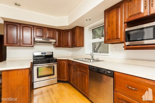 Foto del edificio - 2021 W Addison St